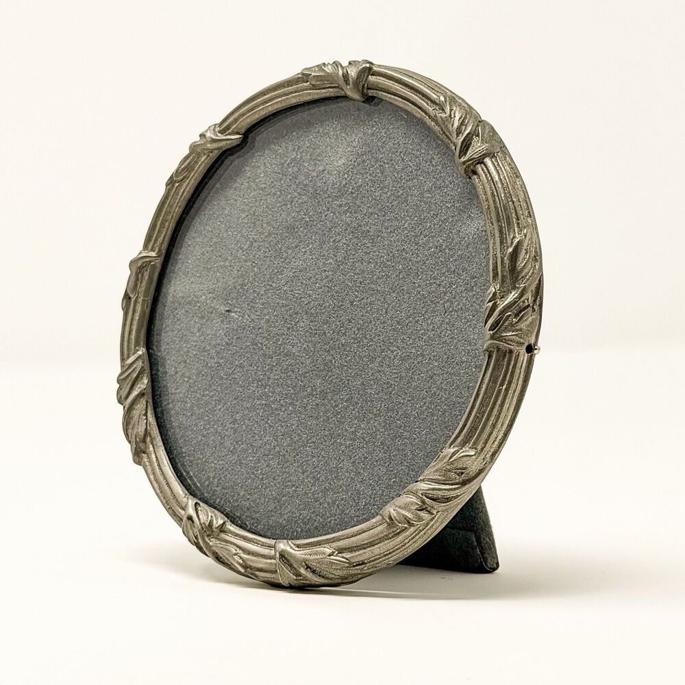 Vintage MMA Metropolitan Museum of Art Round Pewter Picture Frame 3.75”